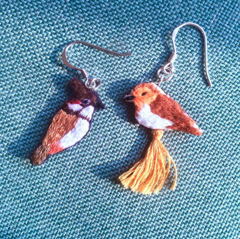 Red Eared Mockingbird Wild Bird Embroidery Earrings - ต่างหู - งานปัก สีส้ม