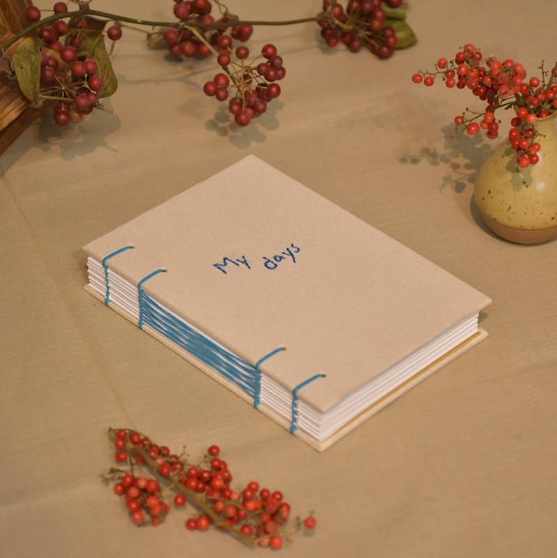 My days free notebook | customized embroidered characters - สมุดบันทึก/สมุดปฏิทิน - ผ้าฝ้าย/ผ้าลินิน ขาว