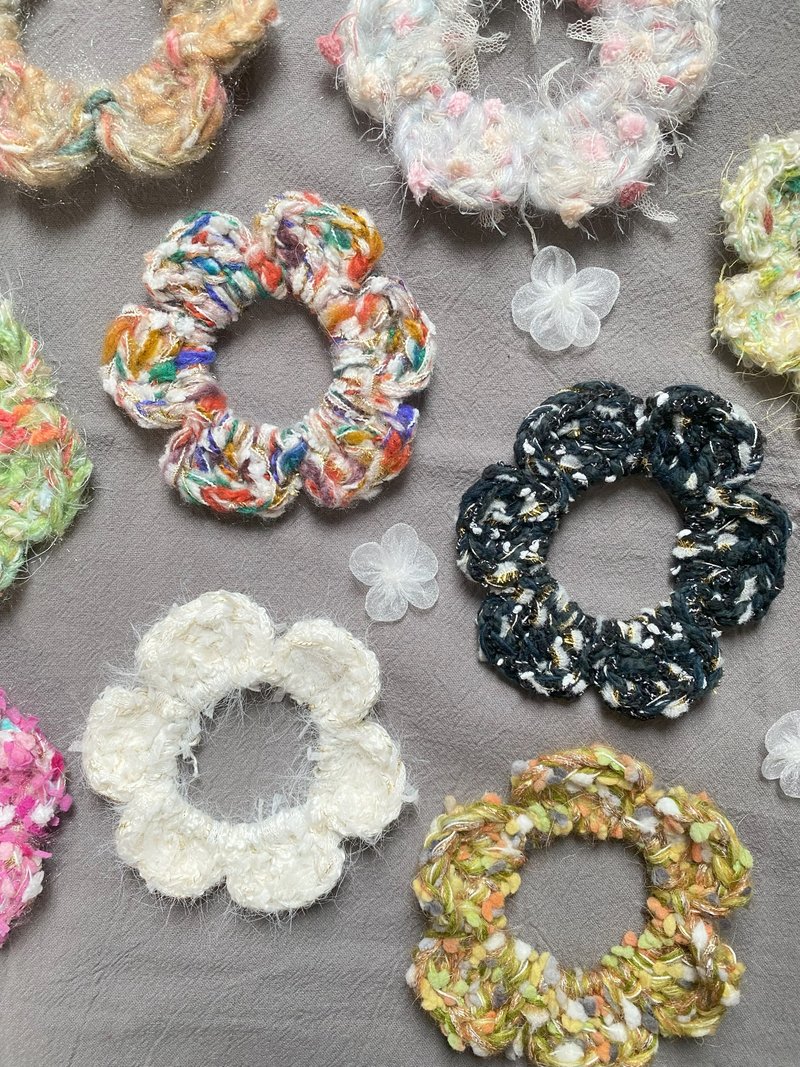 Flower Scrunchie Hair Ties - ที่คาดผม - วัสดุอื่นๆ หลากหลายสี