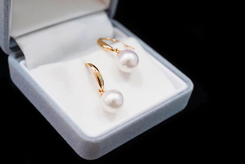 Simple 18k gold pearl earrings - Earrings & Clip-ons - Precious Metals 