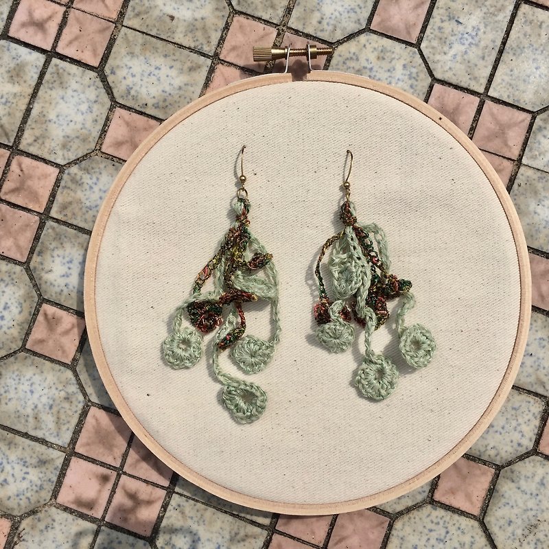 Handmade crochet tassel earrings  |  Mint x midnight orange - ต่างหู - ผ้าฝ้าย/ผ้าลินิน สีเขียว