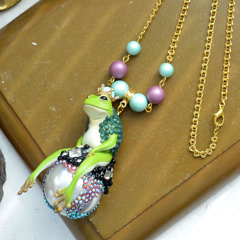 Frog Prince Planet Necklace Plated 18k True Gold Copper Chain Shell Pearl - Necklaces - Plastic Green
