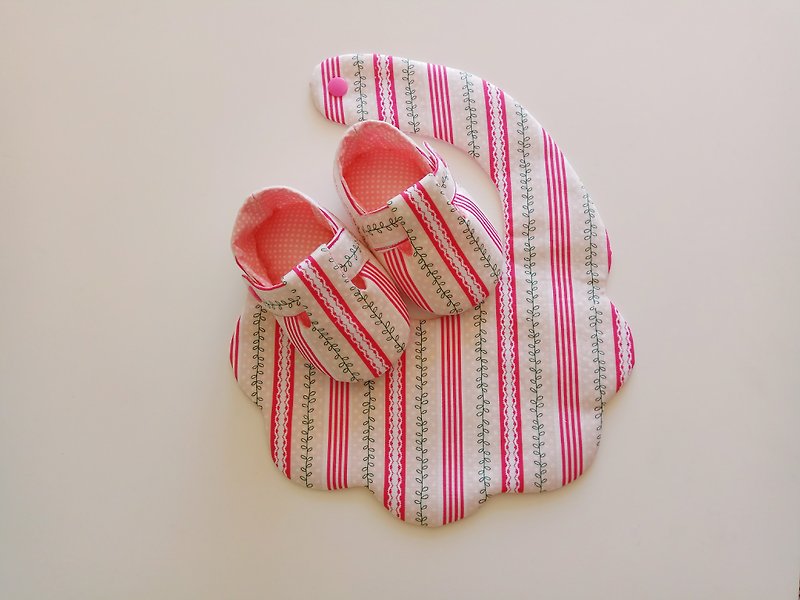 小葉片彌月禮物 嬰兒鞋+圍兜 - 滿月禮物 - 棉．麻 粉紅色