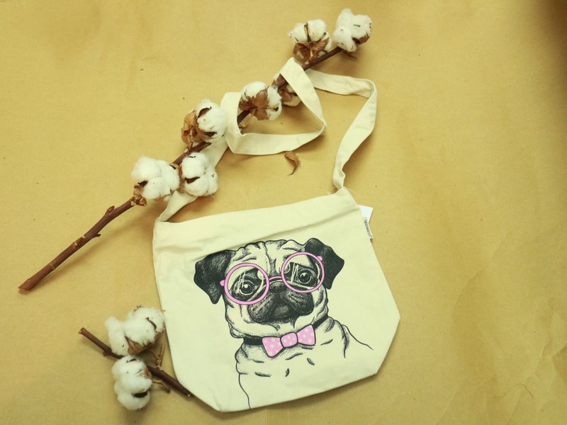 Crossbody Canvas Bag - Hug A Pug (Small Pouch Large Volume) - กระเป๋าถือ - ผ้าฝ้าย/ผ้าลินิน สีกากี