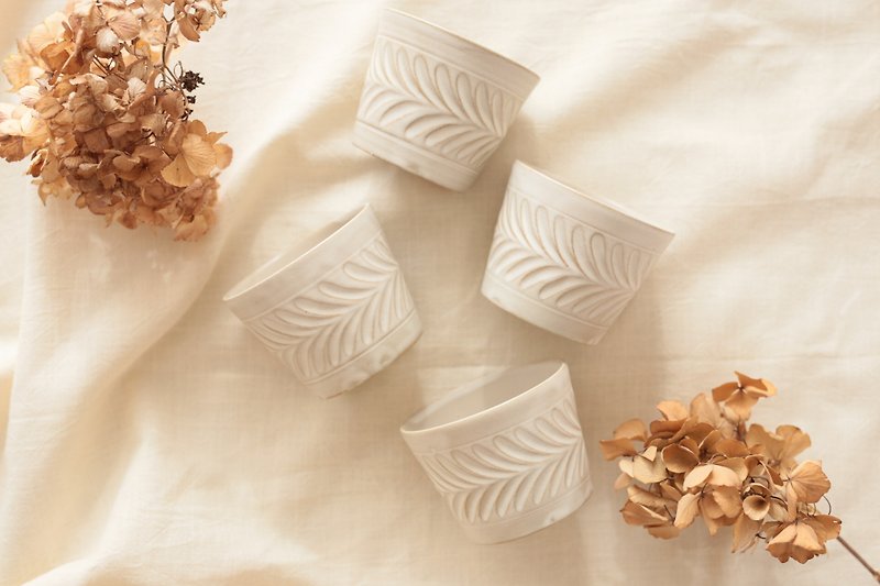 Free Cup Laurel Off-White - Cups - Pottery White