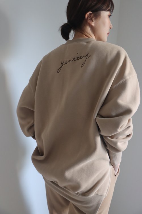 Yentity géant Embroidered back logo sweatshirt