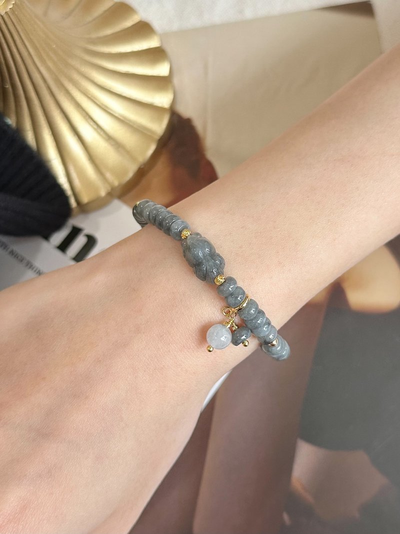 アイス シック ブラックボーン チキン 金魚 14Kゴールドパック ブレスレット | 天然ビルマ エメラルド - ブレスレット - 翡翠 グレー
