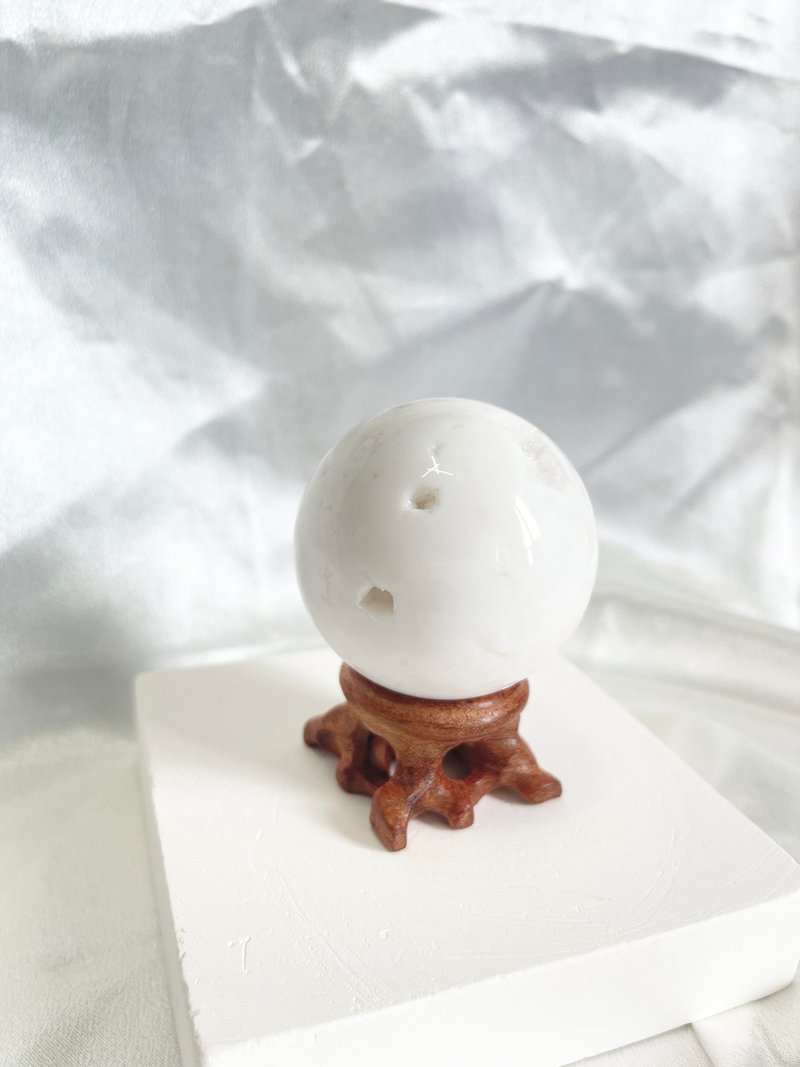 印度 天然白瑪瑙球 配送木底座 - 擺飾/家飾品 - 水晶 白色