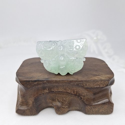 緣圓翡翠 溫潤嫩綠色手工雕刻蝴蝶吊墜 |天然緬甸玉A貨翡翠