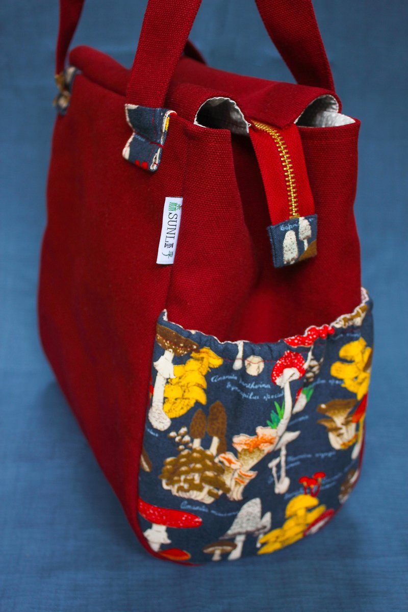 Mushroom item zipper style handbag - กระเป๋าถือ - ผ้าฝ้าย/ผ้าลินิน สีแดง