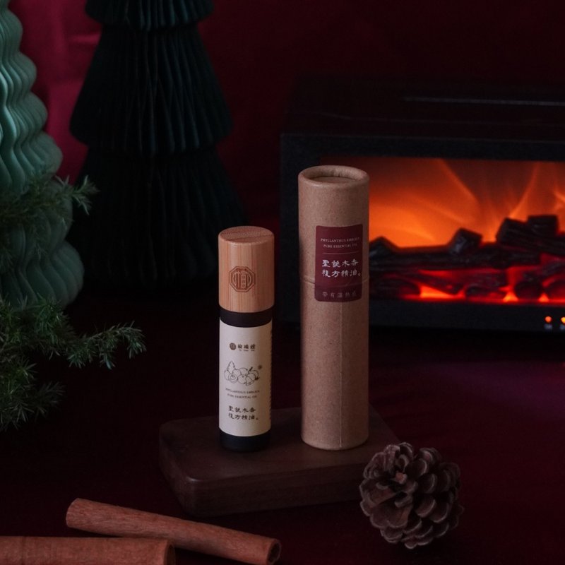 【榆端鏡】油甘果 聖誕木香 複方滾珠精油 10ml - 香氛/精油/擴香 - 玻璃 咖啡色