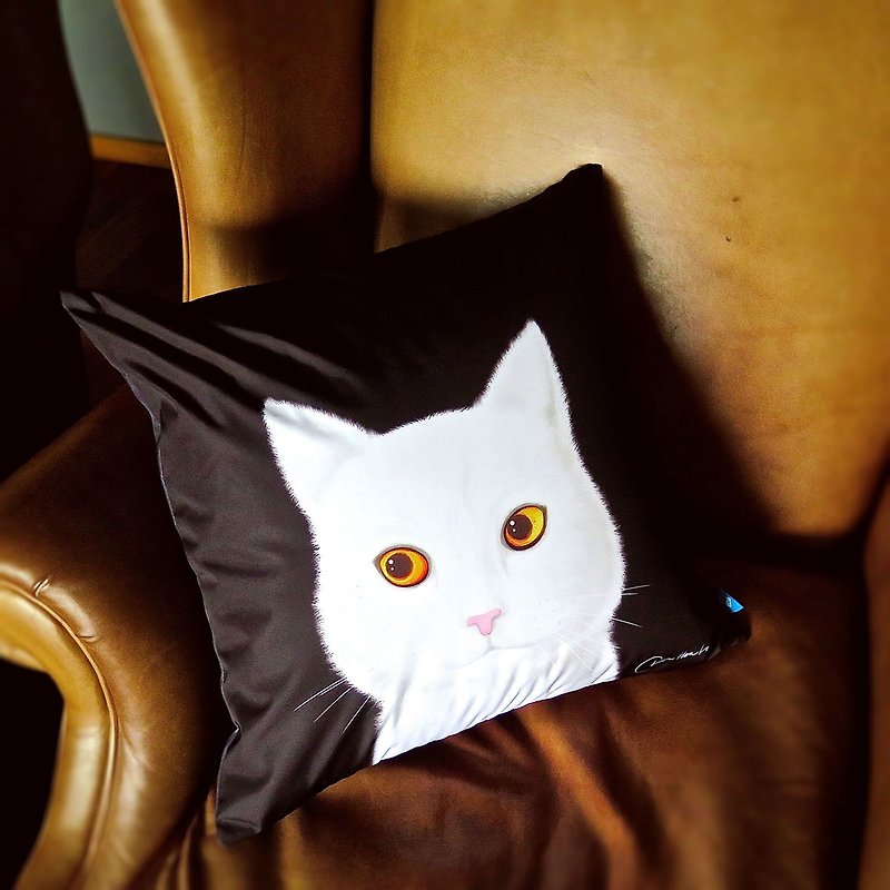 Flying Mouse White Cat Pillow/Upholstery/Pillow/Coochon with Cotton Core Home Arrangement Lucky Gift - หมอน - เส้นใยสังเคราะห์ สีดำ