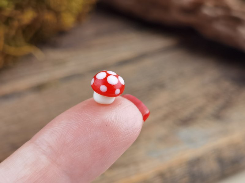 Mushroom ornament glass mushroom miniature glass toadstools for terrarium - Items for Display - Glass Red