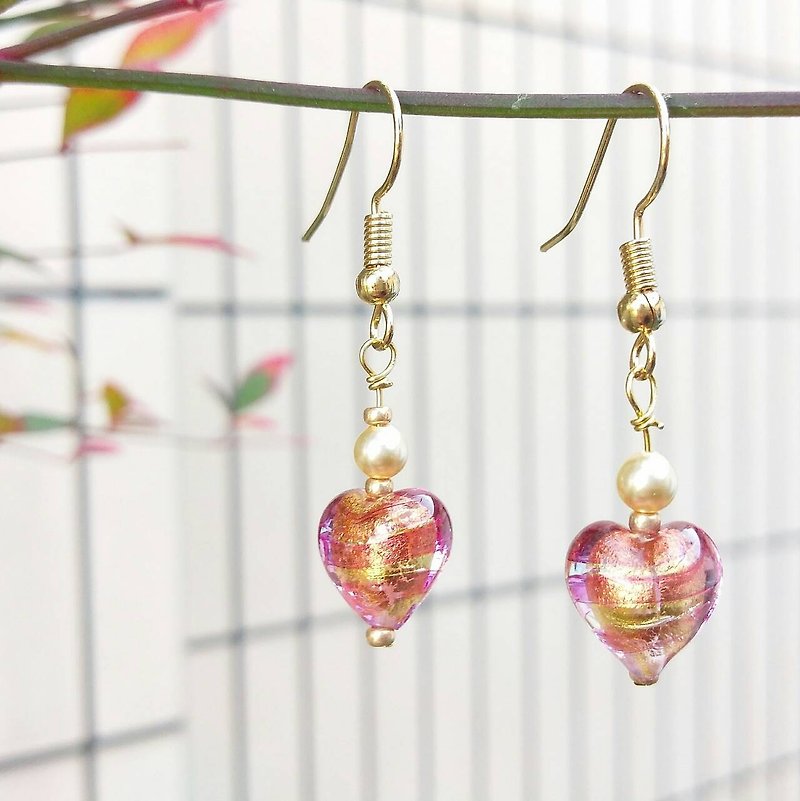 Mini Candy Heart Valentine's Day Earrings Hand-made Heart-shaped Gold Foil Glass Bead Earrings can be changed to Clip-On - ต่างหู - แก้ว สึชมพู