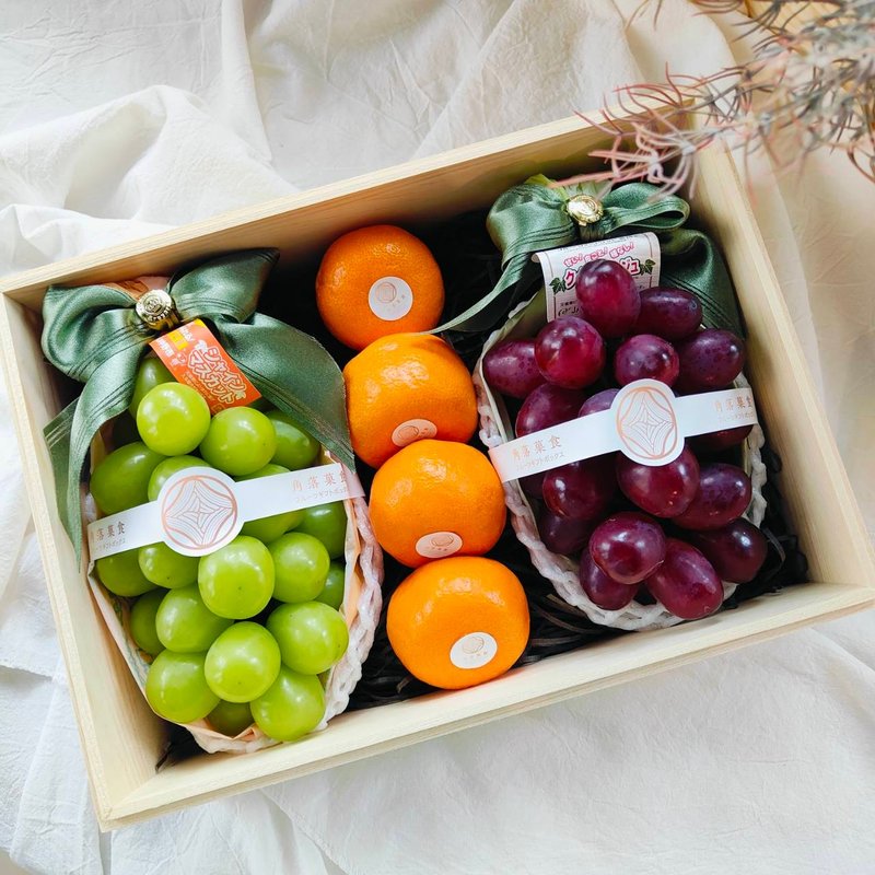 Japanese Muscadine + Crimson Grape + Ehime Mandarin Fruit Gift Box - อื่นๆ - ไม้ สีกากี