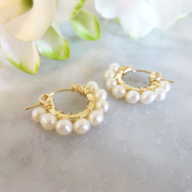 14kgf * Freshwater Pearls wrapped pierced earring Variable earring type - Earrings & Clip-ons - Gemstone White
