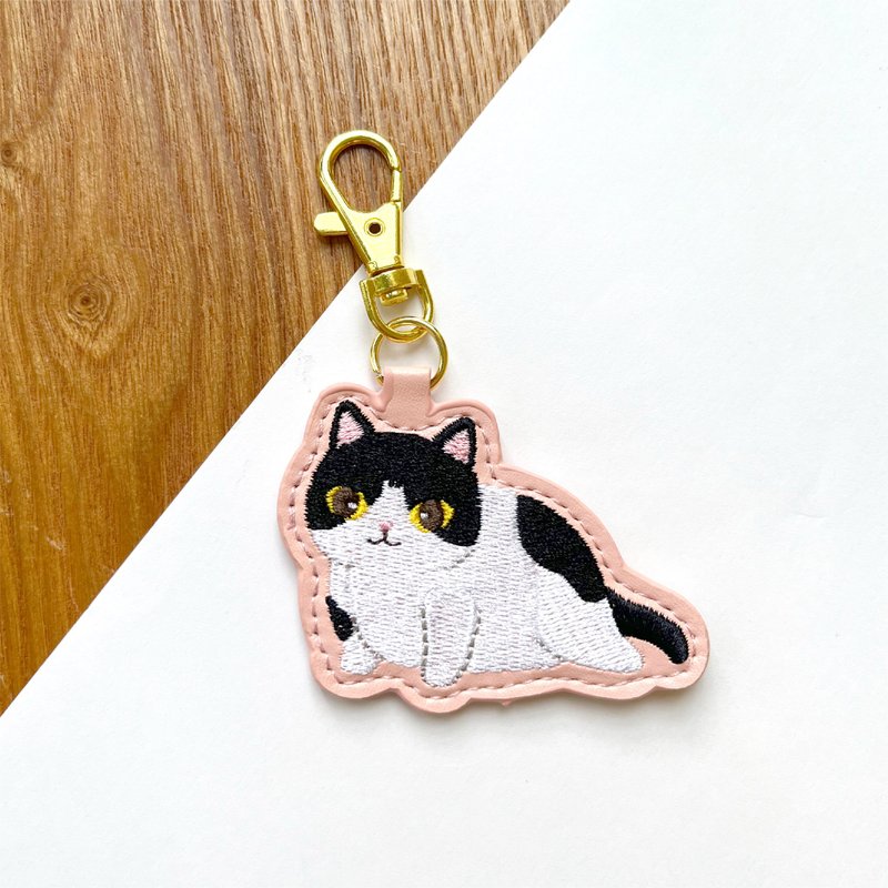 Meow 黑白貓貓粉紅色匙扣匙圈掛飾 - 鑰匙圈/鑰匙包 - 其他材質 粉紅色