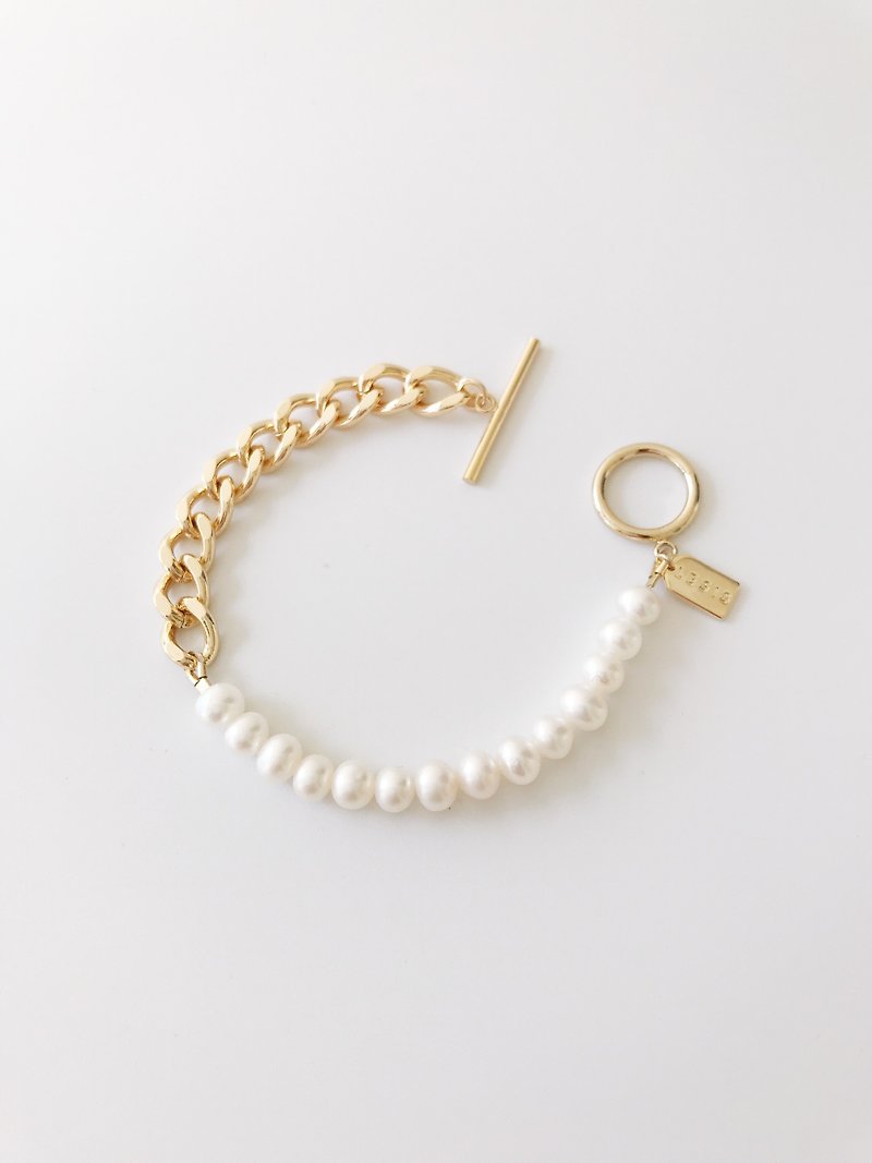 LESIS | Half Bracelet - สร้อยข้อมือ - ไข่มุก ขาว