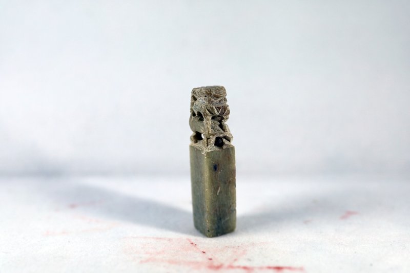【客製朕的玉璽雙人姓名印】石獅雕花印鑑章招財青田石 - 印章/印台 - 石頭 卡其色