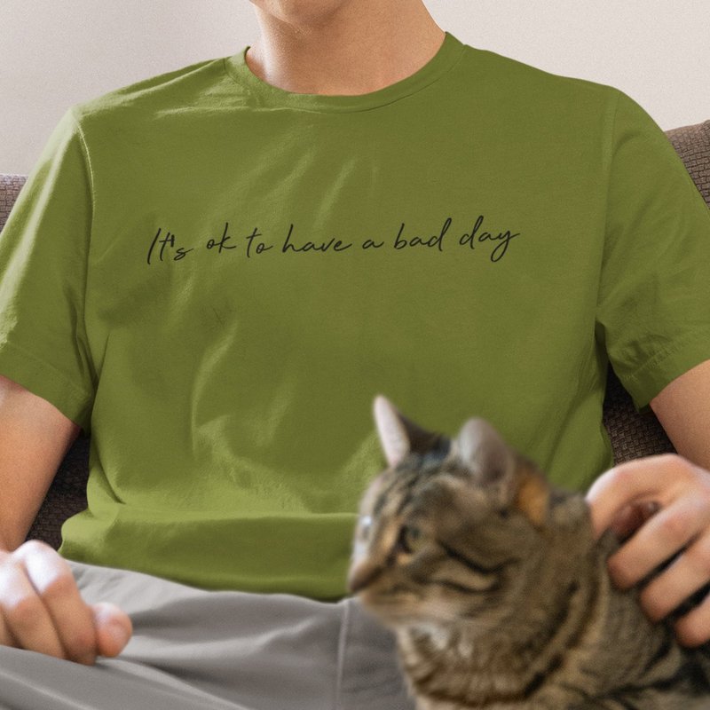 Its ok to have a bad day unisex Army Green t shirt - เสื้อยืดผู้ชาย - ผ้าฝ้าย/ผ้าลินิน สีเขียว