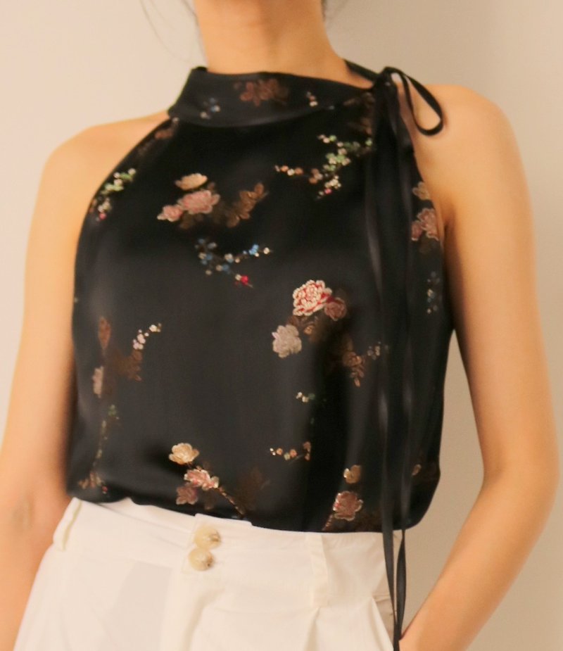 Fleuris Top 限量中國風印花絲緞肚兜式上衣(進口布料) - 女上衣/長袖上衣 - 絲．絹 黑色