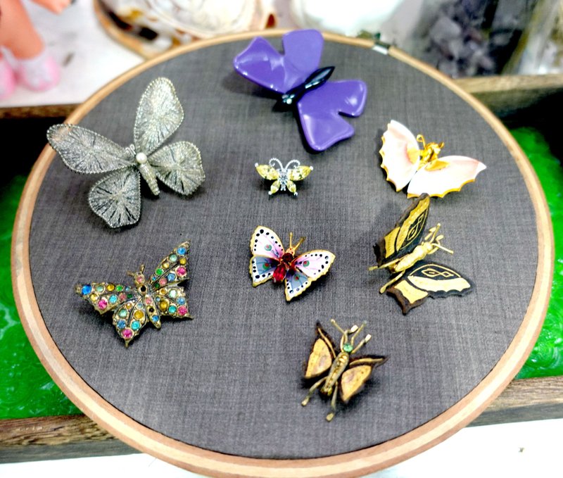 A variety of Japanese medieval butterfly shape heart pin brooch coat pin noble second-hand antique jewelry - เข็มกลัด - โลหะ หลากหลายสี