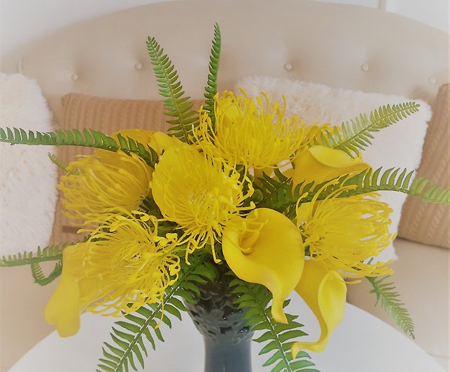 yellow calla lily bouquet