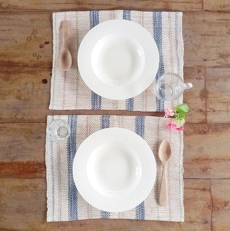 Plant-dyed cotton hand-woven placemats / Natural white / Set of 2 or 4 / Indigo-dyed placemats - ผ้ารองโต๊ะ/ของตกแต่ง - ผ้าฝ้าย/ผ้าลินิน ขาว