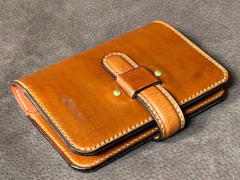 Vegetable tanned leather two-color plug-in handmade passport holder with SIM card and SIM card pin compartment in custom colors - ที่เก็บพาสปอร์ต - หนังแท้ หลากหลายสี