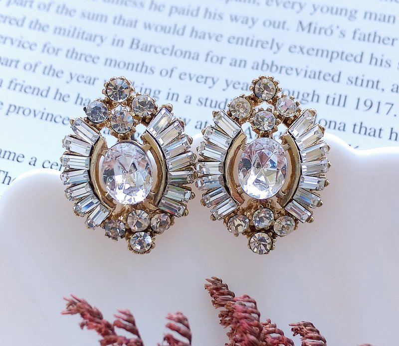 Vintage Jewelry 西洋古董飾品 浮誇 摩登復古 白鑽 針式耳環 - Earrings & Clip-ons - Other Metals Gold