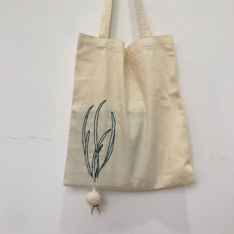 元森手作 &mufan 純手工刺繡 羊毛氈 蒜苗圖案帆布袋 環保袋 - 側背包/斜背包 - 棉．麻 白色