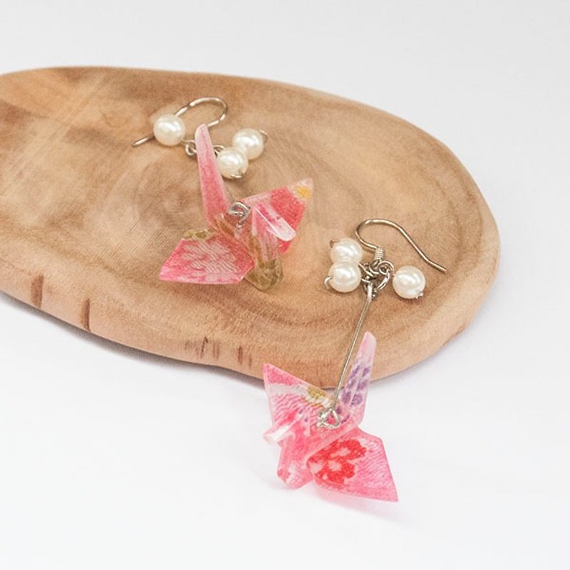 Wings, Japanese paper cranes, Japanese miniature cloth, earrings-pink - Earrings & Clip-ons - Acrylic Pink