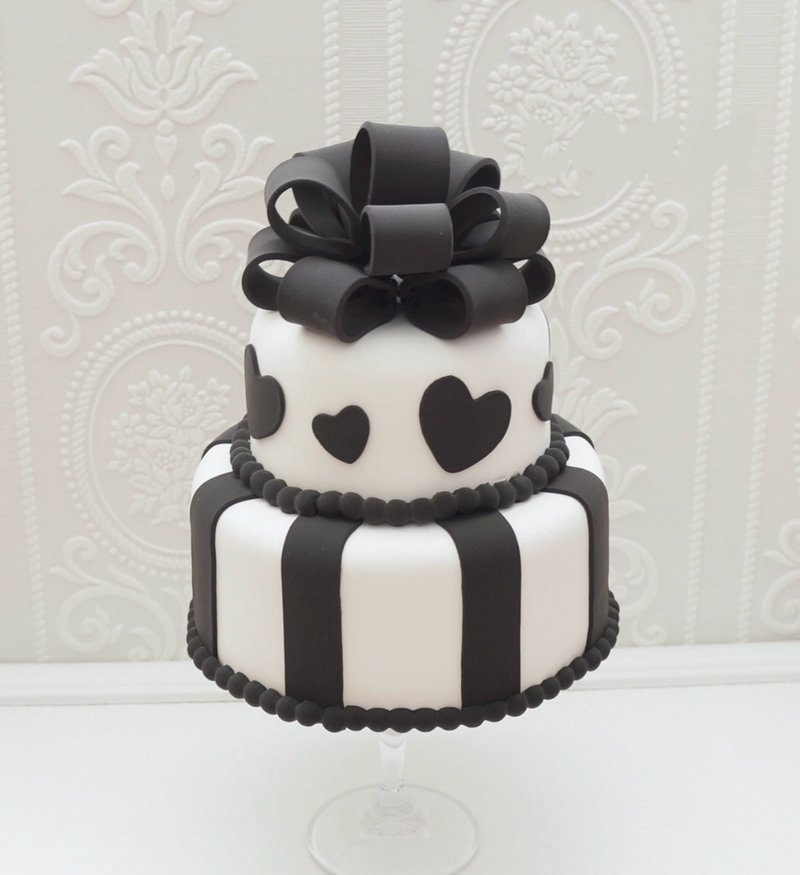 Flower ribbon clay cake - Items for Display - Clay Black