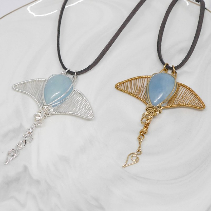 【Yuemu. Pleasant to the eyes] Indigo Wings - Aquamarine - Stingray - Metal Wire Braiding - Pendant - สร้อยคอ - เครื่องประดับพลอย 