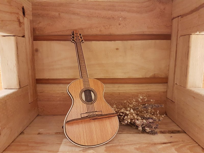 【先生の日ギフト】木製スマホホルダー─ギター - 置物 - 木製 ブラウン