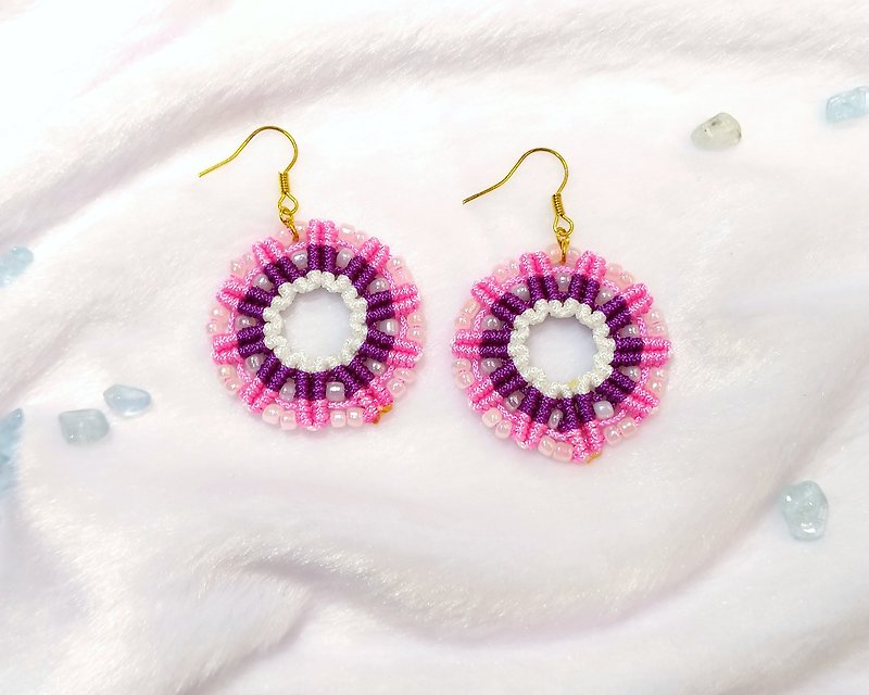 E003-手工編織玻璃米珠圓形空心耳環 粉紅小花圈 - 耳環/耳夾 - 尼龍 紫色