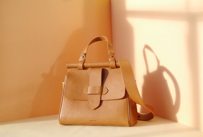 Odyssey Lady Bag in Gold Genuine Leather handbag - กระเป๋าถือ - หนังแท้ สีนำ้ตาล