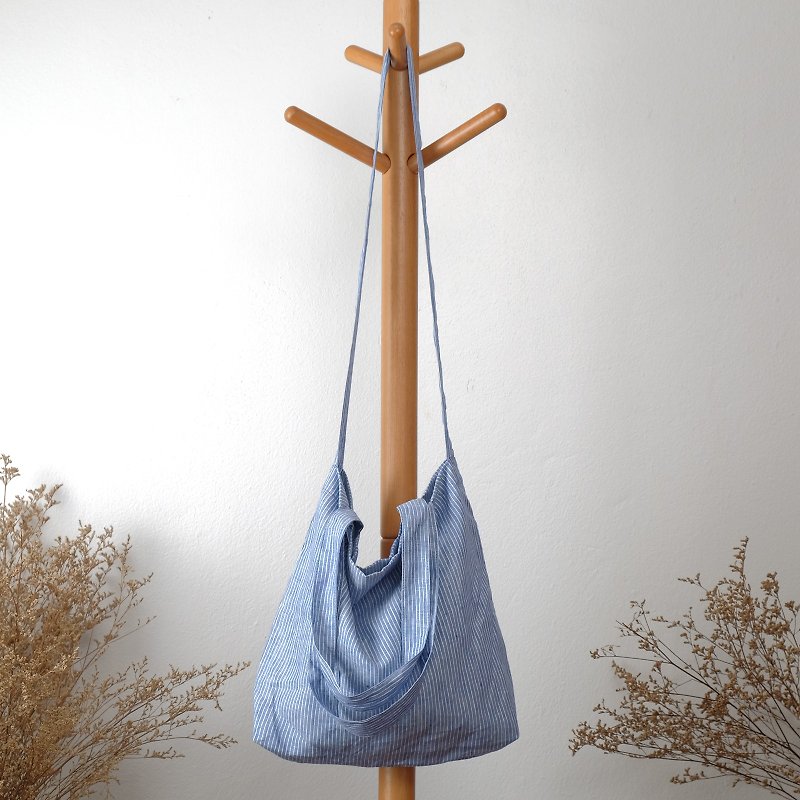 [Liminted] Blue Striped Linen Tote Bag - กระเป๋าแมสเซนเจอร์ - ผ้าฝ้าย/ผ้าลินิน สีน้ำเงิน