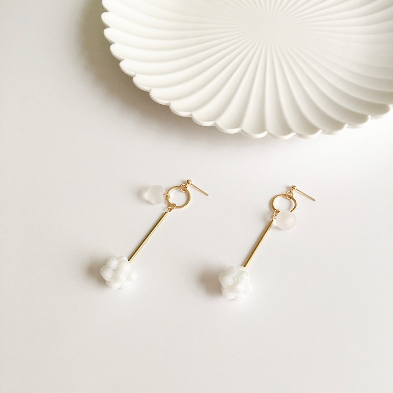 Handmade earrings - Jinping sugar - Earrings & Clip-ons - Shell White