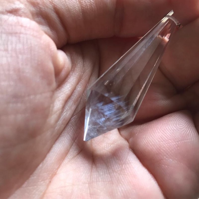 希少石 天然石 針入り 水晶 藍針水晶  天使の羽 ネックレス - ネックレス - 宝石 ブルー
