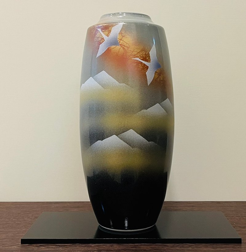 Kutani Ware-No. 8 Inch Vase Double Crane Mountains - เซรามิก - เครื่องลายคราม สีเงิน