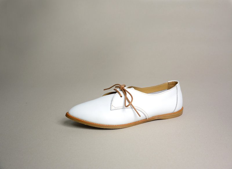 Exclusive order ladius - รองเท้าลำลองผู้หญิง - หนังแท้ ขาว