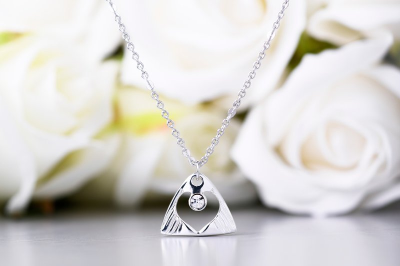 經典設計系列 隱藏 三角心形造型項鍊 (NLAJA0927N-1) - 項鍊 - 銀 銀色