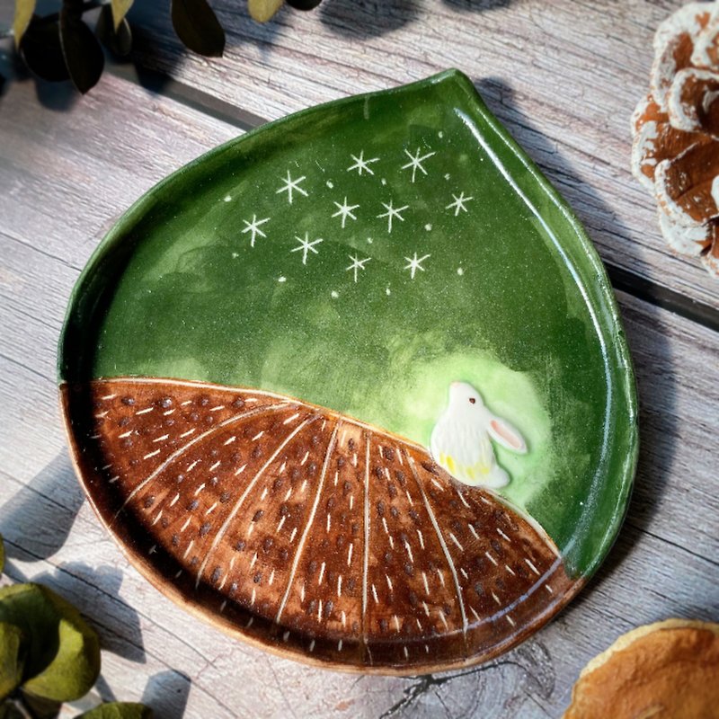 [Graduation Gift] White Rabbit Looks Up at the Starry Sky (Large Plate) | Ceramic Card Writing - Plates & Trays - Porcelain Green