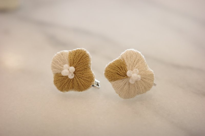 Light Khaki+ Khaki White/Irregular Embroidered Flower Earrings - Earrings & Clip-ons - Thread 