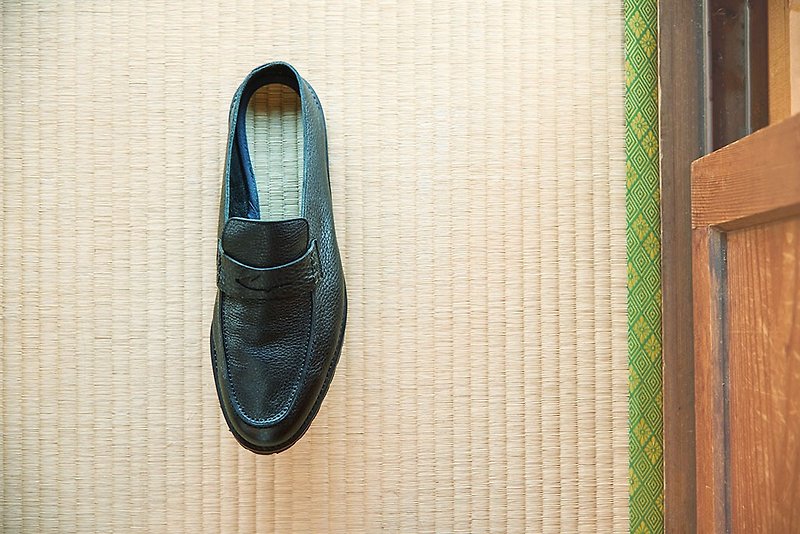 Relaxing Shoes Tatami Loafer Slippers Made in Japan Cowhide Leather Sandals Mule - รองเท้าหนังผู้หญิง - หนังแท้ สีดำ