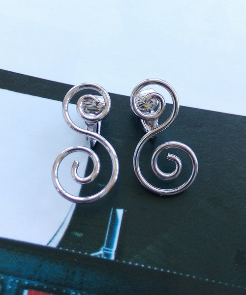老時光角落 Vintage Jewelry 西洋古董飾品 AVON 銀色調 可愛捲捲 夾式耳環