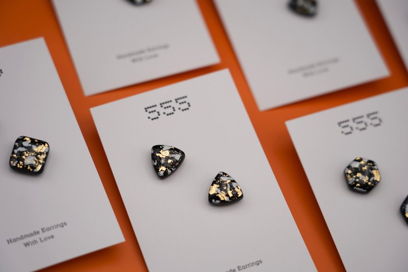 [Clip-On] Stardust Black Gold Foil Small Earrings - ต่างหู - ดินเหนียว สีดำ