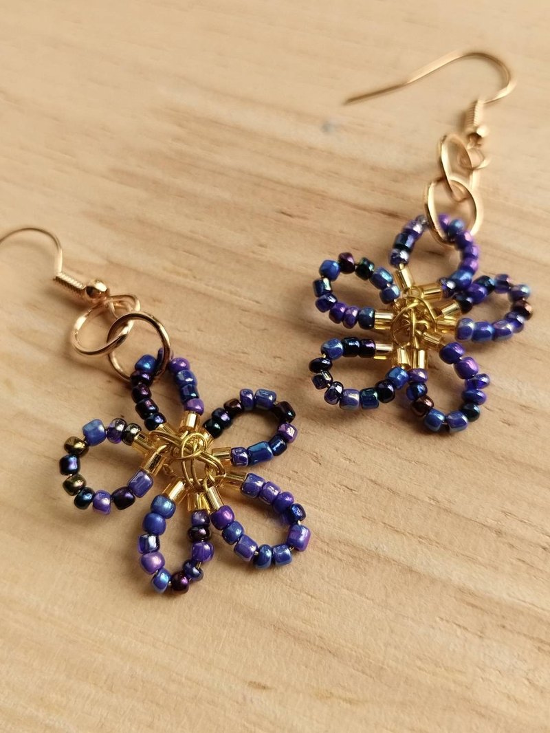 Floral Glass Beads Earrings Handmade (Dark Blue with No Stem) - 耳環/耳夾/耳骨夾 - 玻璃 多色