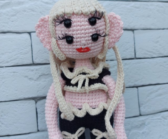 メラニーにインスピレーションを得たかぎ針編み人形 - ショップ Skazka 知育玩具・ぬいぐるみ - Pinkoi